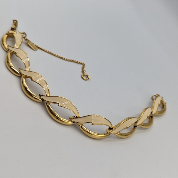Vintage Monet Link Bracelet Cream Enamel Gold Tone Safety Chain Fold Clasp - Picture 5 of 13